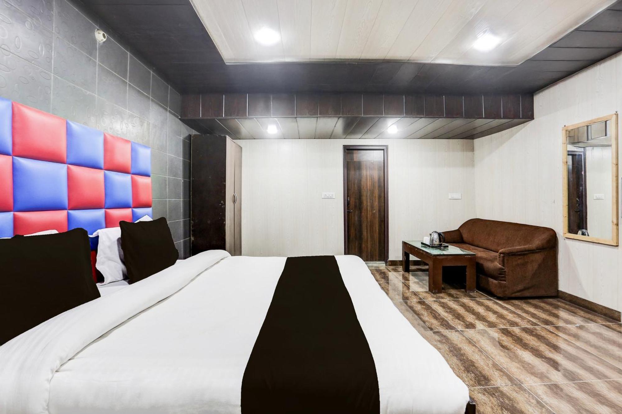Super Townhouse Haibowal Chowk Ludhiana Bagian luar foto