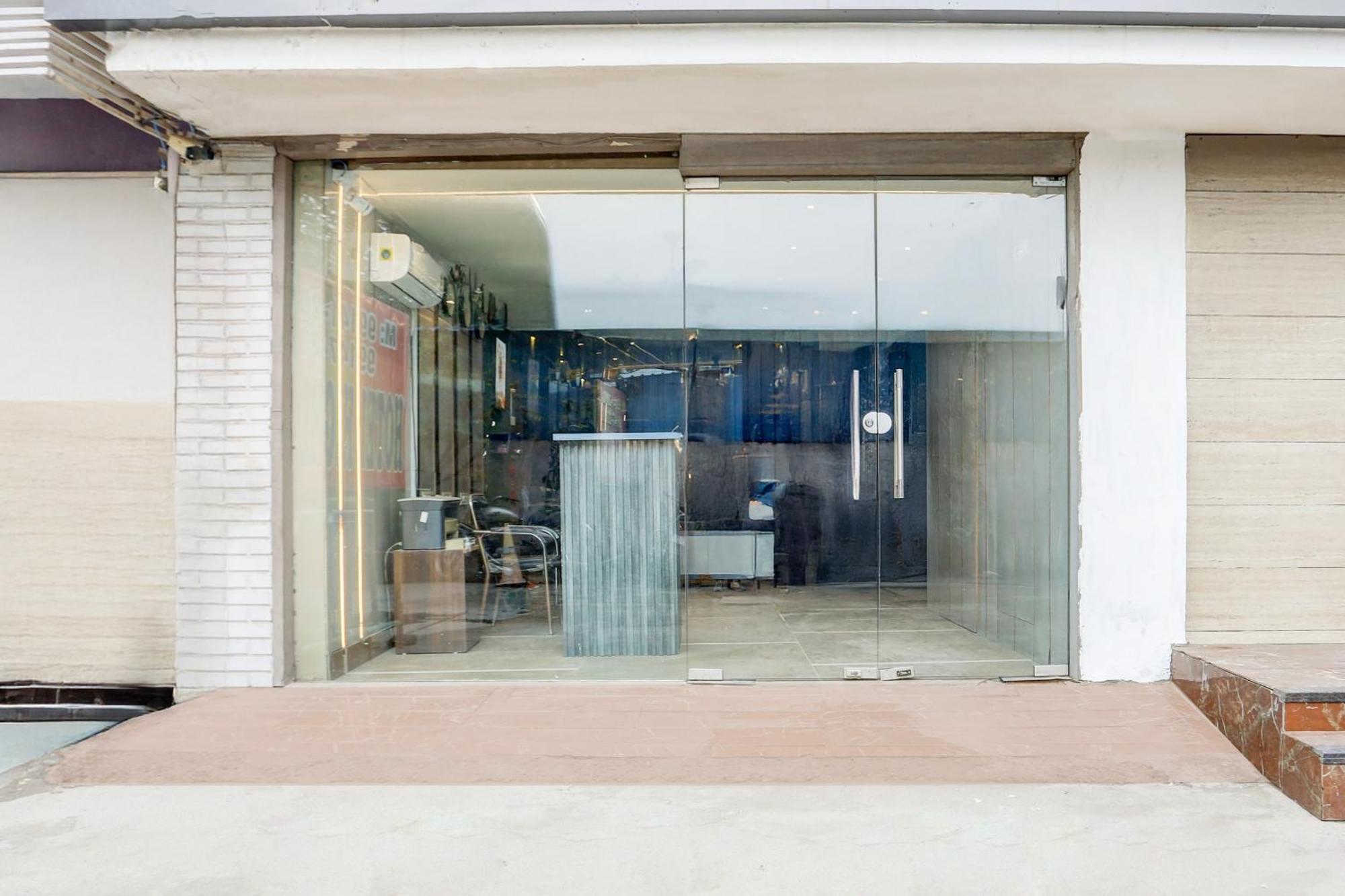 Super Townhouse Haibowal Chowk Ludhiana Bagian luar foto