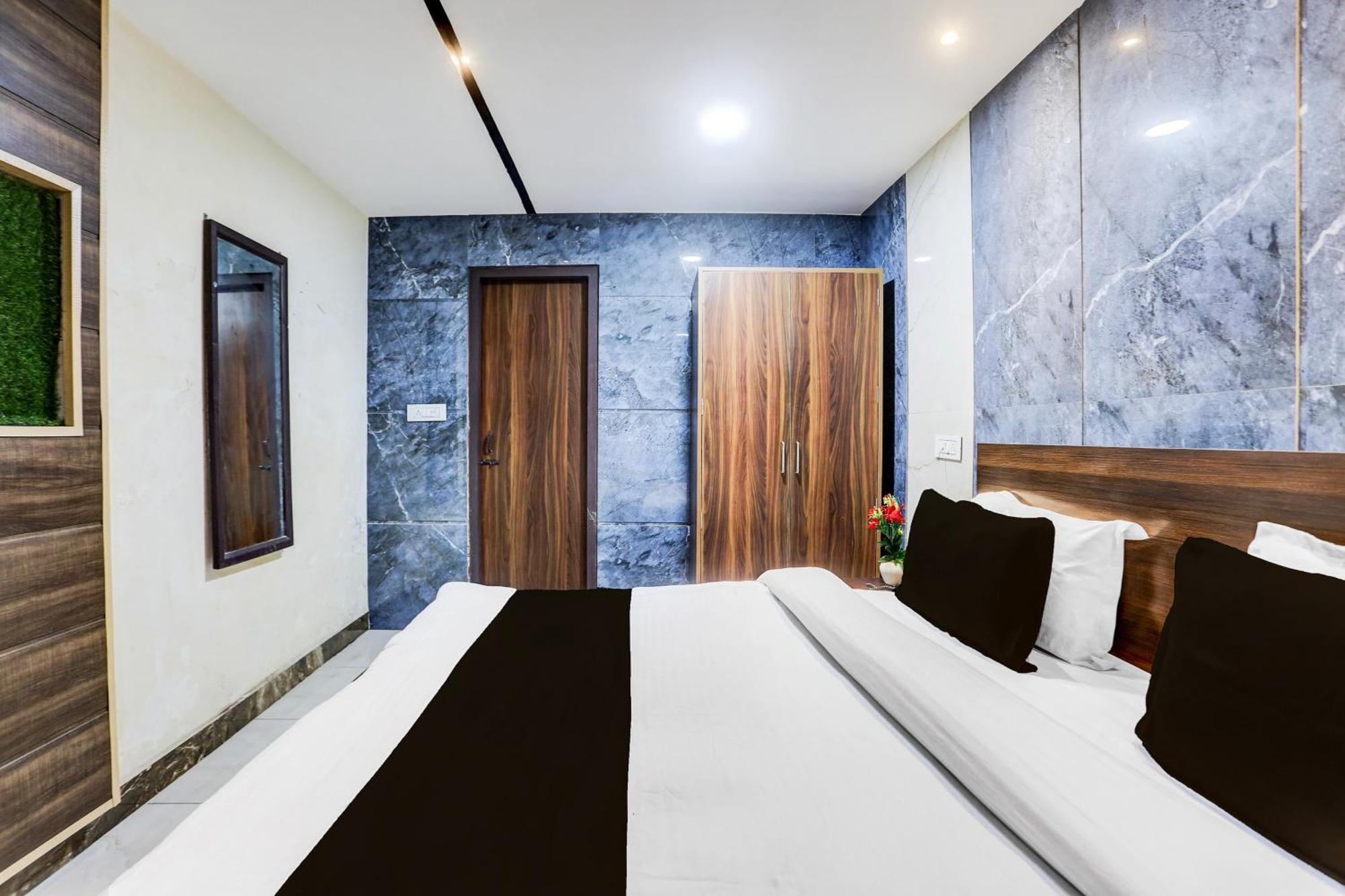 Super Townhouse Haibowal Chowk Ludhiana Bagian luar foto