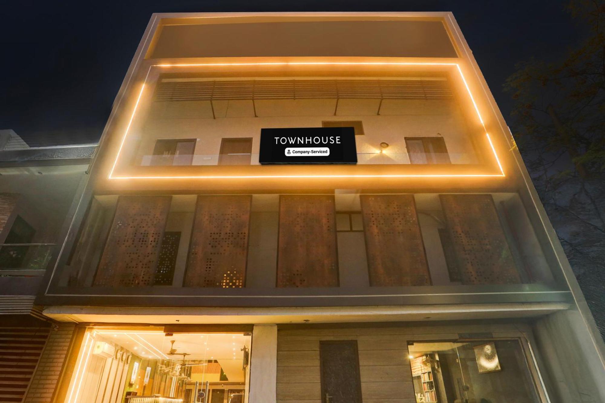 Super Townhouse Haibowal Chowk Ludhiana Bagian luar foto