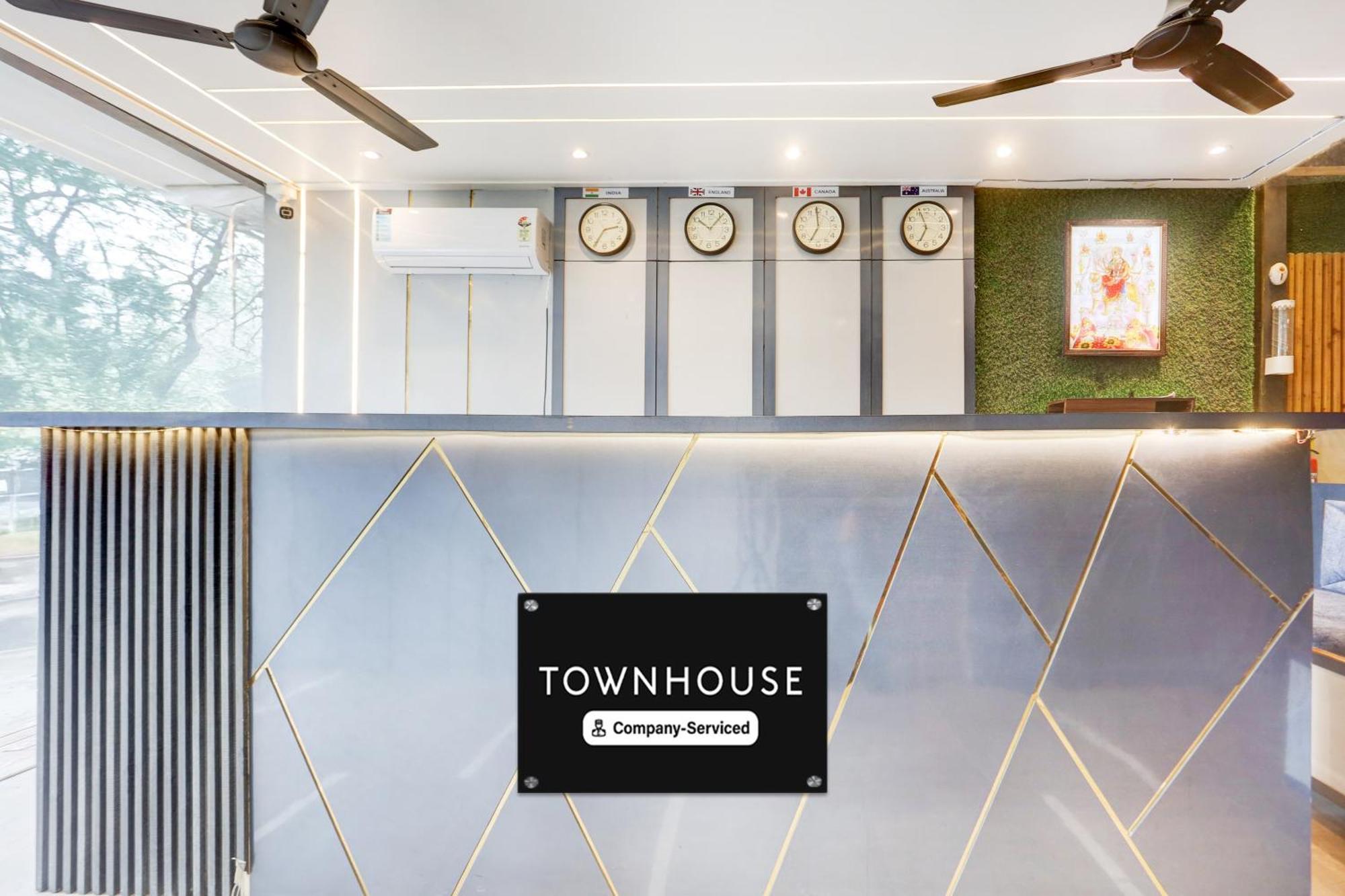 Super Townhouse Haibowal Chowk Ludhiana Bagian luar foto